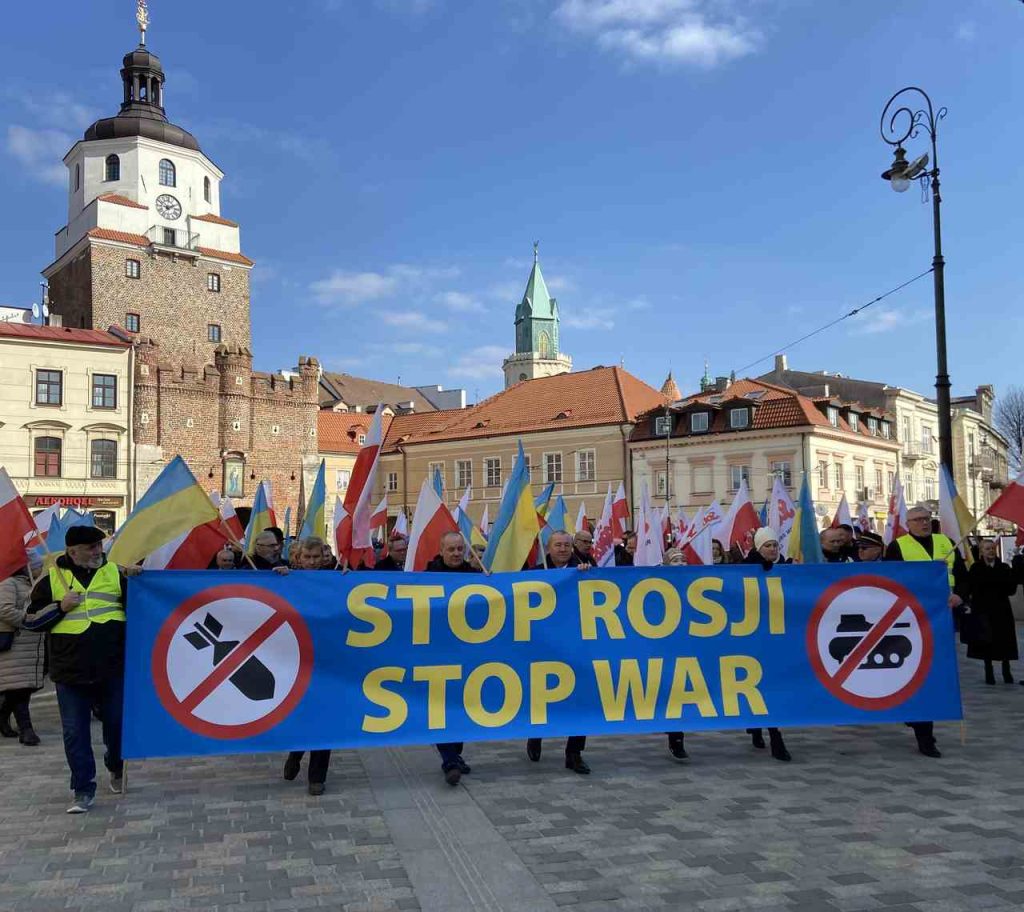 „Stop Rosji, stop wojnie” – Lublin solidaryzuje się z Ukrainą 