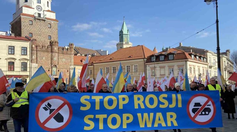 „Stop Rosji, stop wojnie” – Lublin solidaryzuje się z Ukrainą