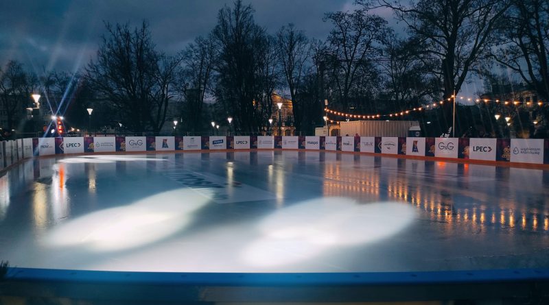 Po 15 latach na plac Litewski powróciło lodowisko! Czy to strzał w dziesiątkę?